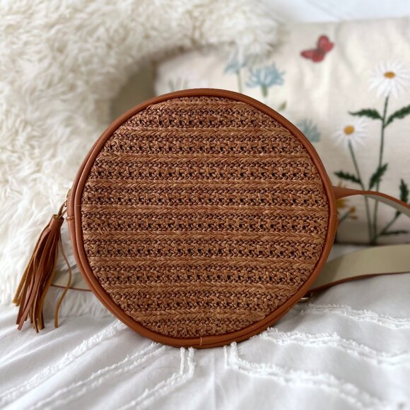 Torrid Cognac Faux Leather & Straw Round Belt Bag EUC (size 1) - Picture 3 of 7